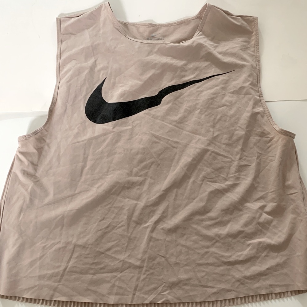 NIKE sleeveless boxy tee with pleated back